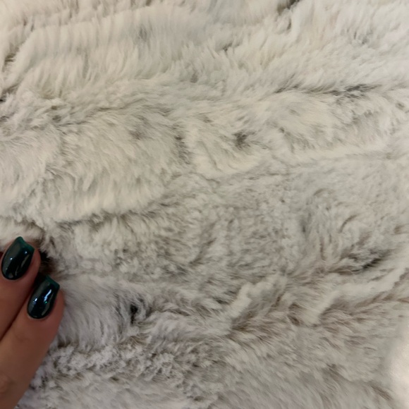 FAUX FUR PILLOWS - set of 2 (17x17) - Picture 4 of 6